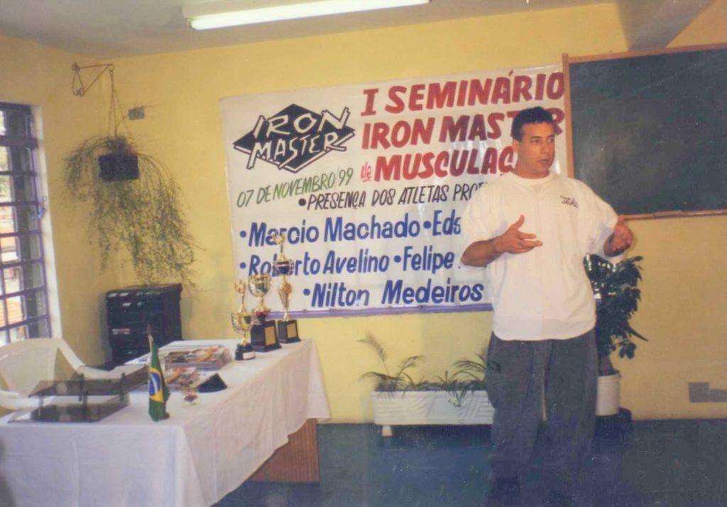 Marcio Machado palestrando na Academia Iron Master